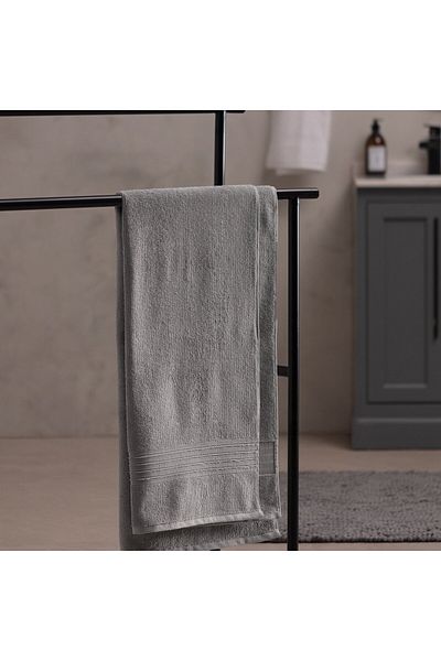 Madame Coco Gestreiftes Dobby-Badetuch – Hotelkollektion