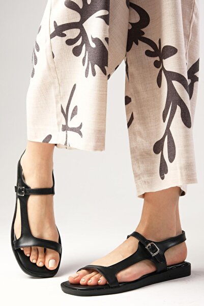 Mio Gusto Sydney fekete színű puha talpú, tompa orrú női lapos talpú szandál