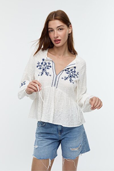 Stradivarius Dökümlü işlemeli bluz