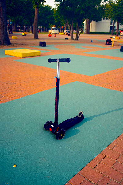 Dynamic Ht208 3 Tekerlekli Işıklı Yeni Nesil Scooter Siyah