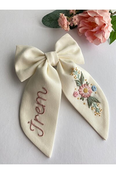 Colorfullkidss Kişiye Özel Kadın Fiyonk Toka – İsimli & Çiçek Nakışlı El Yapı...