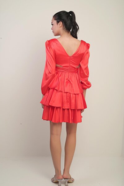 By Saygı Kadın Ön Arka V Yaka Bel Dekolteli Astarlı Kat Kat Saten Kısa Elbise