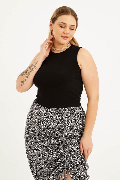 MYLİNE Armless Crop Top