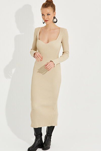 Cool & Sexy Kadın Vanilya Kalp Yaka Triko Midi Elbise YEL221385