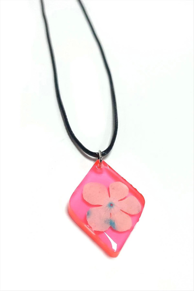 gizmurstore Snowball Flower Baklava Sliced ​​Epoxy Necklace