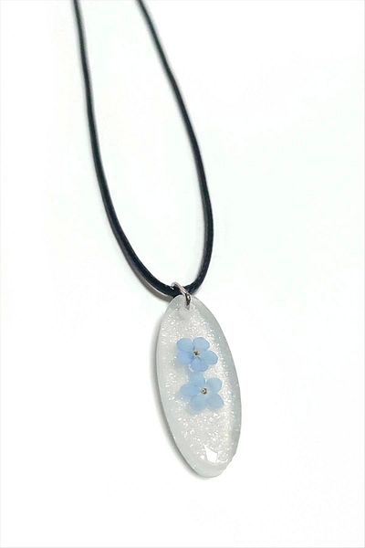 LiderGlobal Forget Me Not Flower Oval Epoxy Necklace