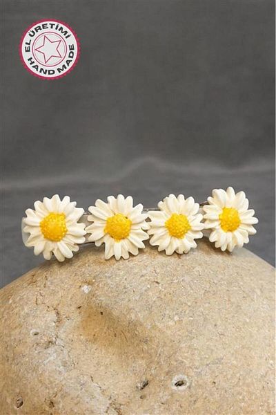 Uretti - Hülya 6683 4763 Agraf de păr realizată manual din argilă polimerică cu design de flori de margaretă albă / 8 cm