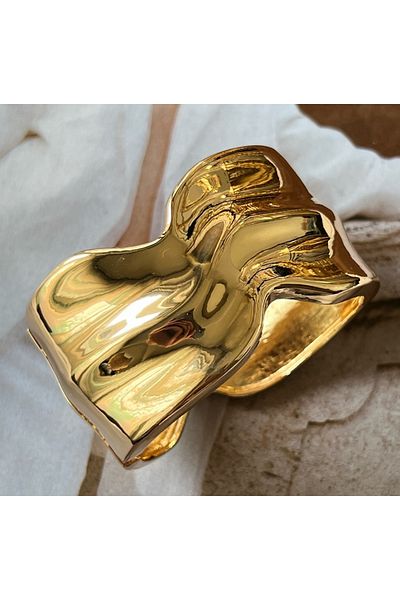 COCOSH TAKI Gold Color Wavy Modern Handcuff Bracelet