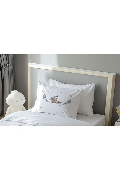 Şen Dekorasyon Bear Sleeping on the Moon Children's Pillow Case