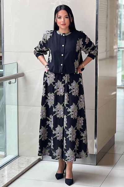 Ghisa Colorful Floral Pattern Embroidered Skirt Suit