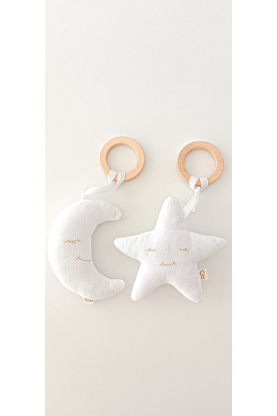 O&G Collection Ay-Yıldız %100 Pamuklu Müslin Oyuncaklı Doğal Ahşap Diş Kaşıyıcı / Bebek Odası Dekoru