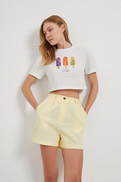 Arma Life Mini pantaloni scurți galbeni cu aspect de in pentru damă