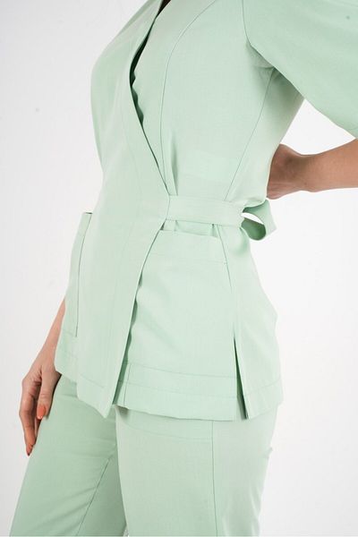Nur Medikal Giyim Uniformă chirurgicală model elegant verde Çağla Costum de scrubs cu talie