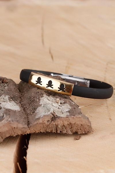 BESKAR Black Silicone Yellow Color Steel Accessory Skull Detailed Men's Bracelet