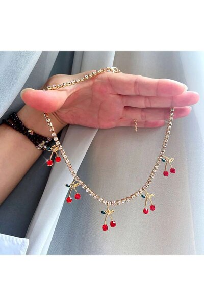 Genel Markalar Şıklığınızı Tamamlayacak Zarif Kiraz Modeli Kolye