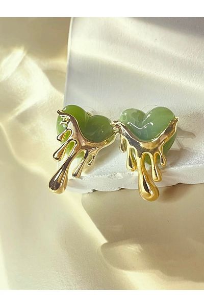 Çelik Pearlescent Green Flowing Heart Earrings