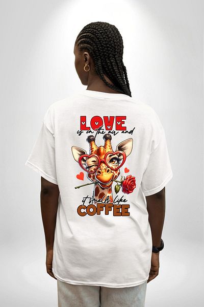 Angemiel تي شيرت مطبوع عليه قلب وردي من Coffee and Love's Combination باللون الأبيض للنساء والرجال من الأمام والخلف