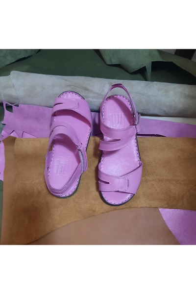 KAPAR 100% جلد طبيعي من الداخل والخارج، كعب عريض، نعل خفيف، صندل مريح وسهل ال...