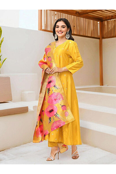 Ishin By Styli Solid V-Neck Kurta with Floral Print Dupatta Set