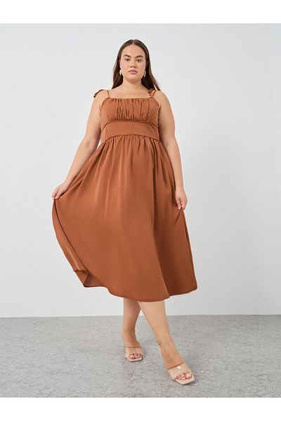 Styli Plus Size Solid Strappy A-Line Midi Dress