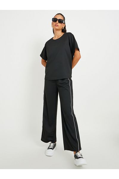 Styli Solid Short Sleeve T-Shirt and Contrast Trim Pants Co-Ords