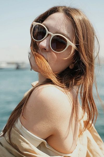 Tonny Black Women's Cream Soft Retro Round Sunglasses