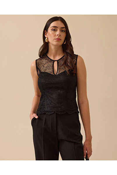 SEÇİL Pencere Detaylı Kolsuz Dantel Bluz