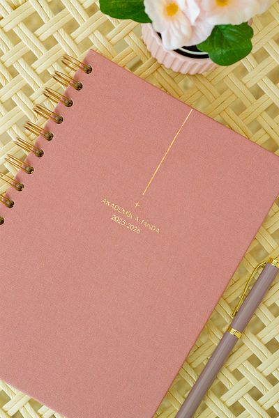 Matt Notebook 2025-2026 Α5 Λινό Ακαδημαϊκό Ατζέντα Σπιράλ 15x21 cm - 17 Μηνιαίο Ροζ