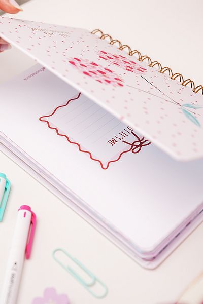 Matt Notebook 2025-2026 A5 Ακαδημαϊκό Ημερολόγιο Σπιράλ 15x21 cm - 16 μηνών - Cherry με σελίδες κίνητρο