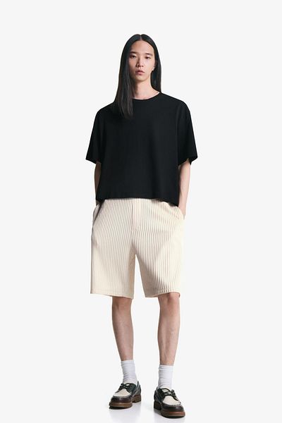 Bershka Pleated skater shorts