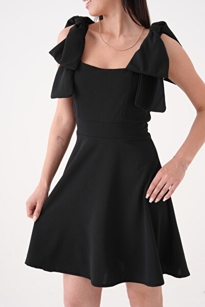 4S1B FASHION Μίνι βραδινό φόρεμα με τετράγωνο γιακά με μαύρο κρεπ ύφασμα με λουράκι φιόγκου 2030