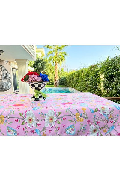 Merve Kaymakcı Flower Pattern Pink Table Cloth