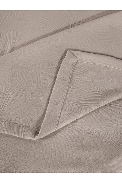 Karna Home Bedspread Alora – Pastel Colored, Soft and Elegant Appearance
