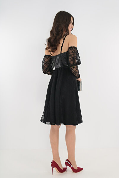 Vanessa Line RO Elegant cloche dress made of black lace and film-coated silk