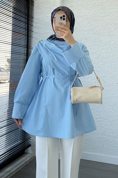 MELEK ARAZ Poplin Tunic with Shawl Collar Brooch Detail – Blue