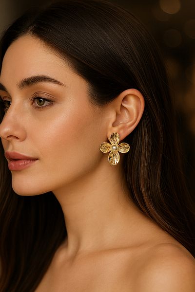 Luminos Butik Pearl Touch: Metal Flower Form Shiny Earrings Mk007-Gold