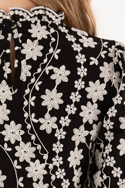 By Mare Style Garland-Laced Pure Cotton Black Blouse