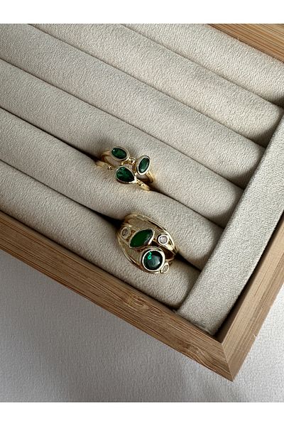 ringbox Set of 2 Green Colored Stone Rings