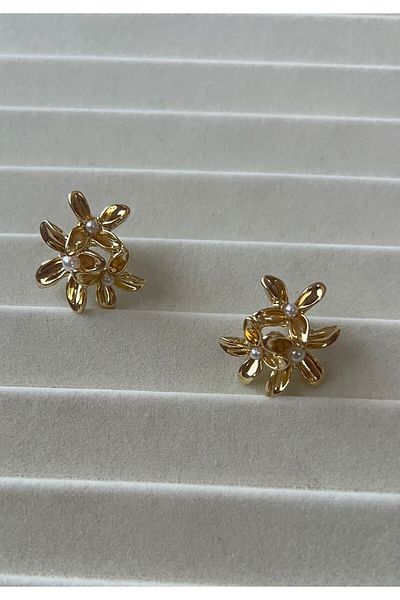 Goche Triple Flower Pearl Detailed Gold Color Earrings - Stylish and Natural Design