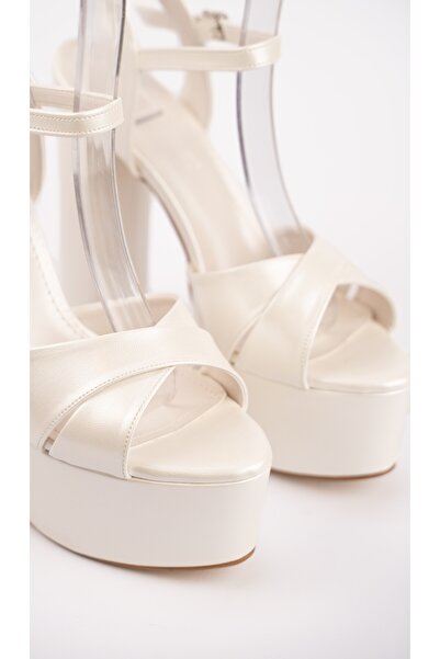 E&L Company EN YÜKSEK NET 16cm, kırık beyaz deri, altı kaymaz, hafiftir, dengelidir.