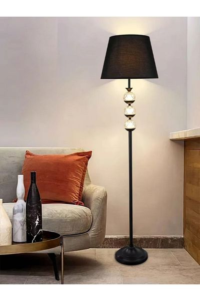 DEC14 Floor lamp with an elegant and modern design, black color.
