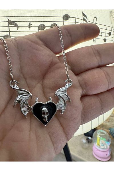 Herşey Nota Bat Wing Skull Heart Unisex Gothic Necklace – Icon of Dark Love and Rebellious Spirit