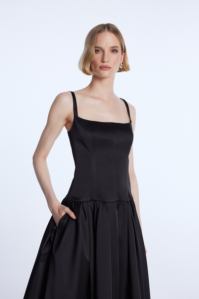 adL Mert Aslan Kare Yaka Uzun Elbise