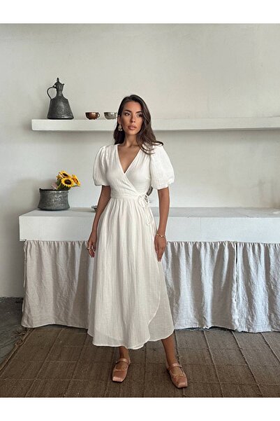 Lusin Rochie de damă, albă, cu decolteu în V, elegantă, cu detaliu de șireturi, căptușită din muselină, cu mâneci scurte