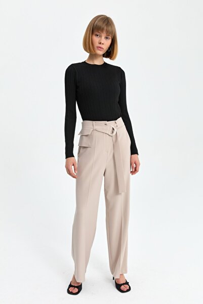 Nihan Beli Kuşaklı Ütü İzli Boru Paça Pantolon Bej