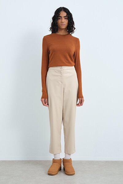 Nihan Boru Paça Deri Pantolon Bej