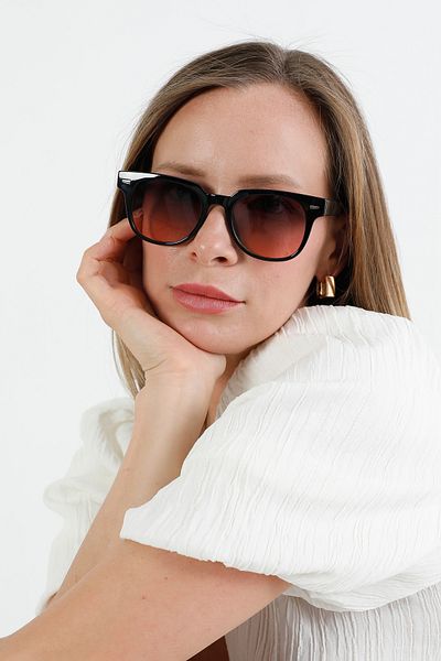 Fulla Moda Rectangular Sunglasses with Metal Accessories
