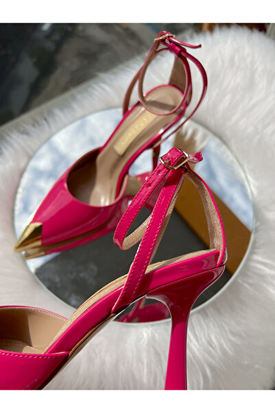 labor Selection Gold Nose Detailed Patent Leather Pointed Toe Stiletto