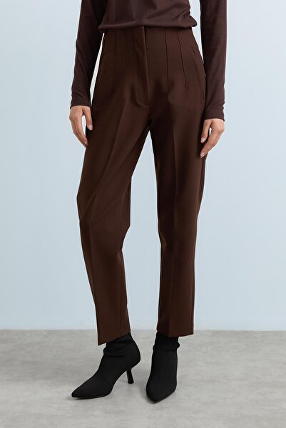 Nihan Beli Pensli Ütü İzli Havuç Pantolon Açık Kahve