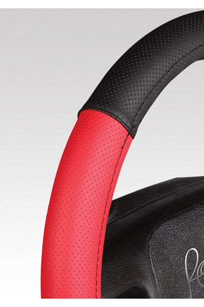 CED AUTO TRADE Husa volan imitatie piele perforata neagru cu rosu diam. 38 cm
